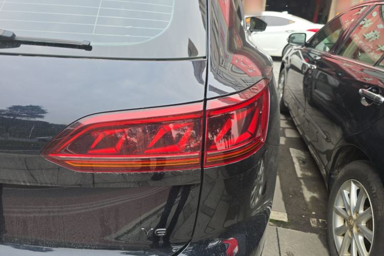 Used Volkswagen Touareg 2022 3.0 TSI Luxury Edition Black Diamond Sport Package
