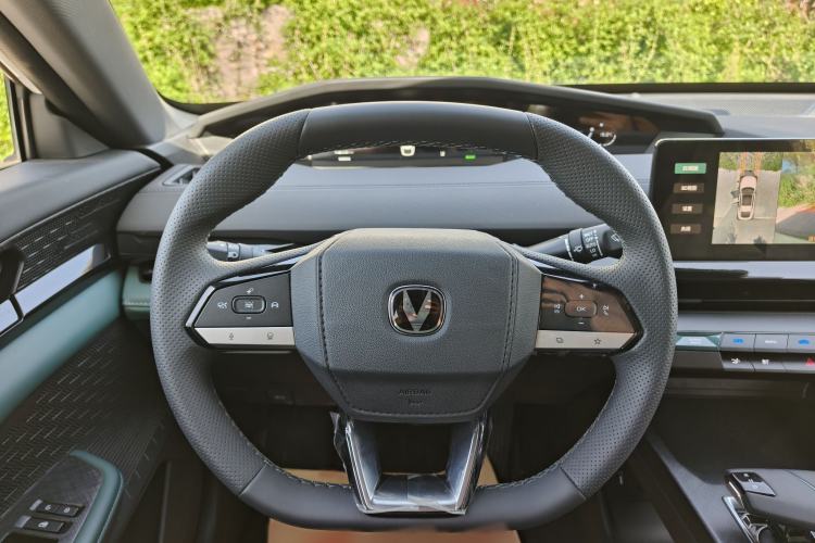 Used CHANGAN UNI-V iDD 2024 Blue Whale Smart Electric iDD 136km ZhiKu Model
