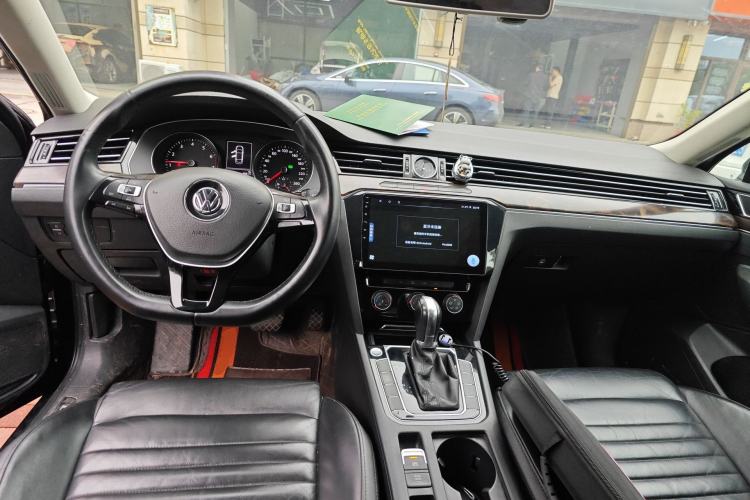 Used Volkswagen Magotan 2018 280TSI DSG Leading Model Center Console