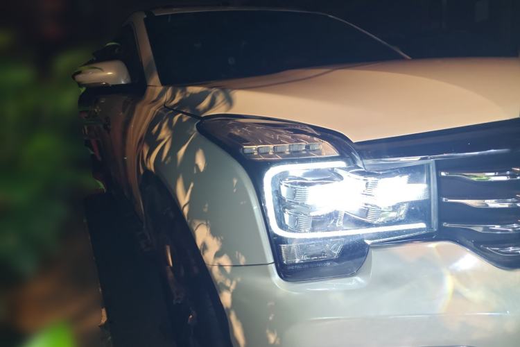 Used GAC Trumpchi GS8 2017 320T Four-Wheel Drive Luxury Smart Connectivity Version (7 Seats) Front Right 45 Deg