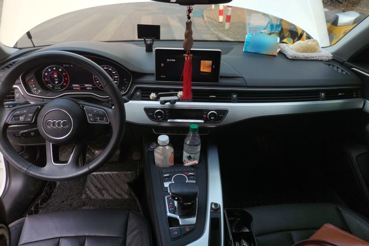 Used Audi A4L 2019 40 TFSI Fashion Edition China VI Emission Standard Center Console