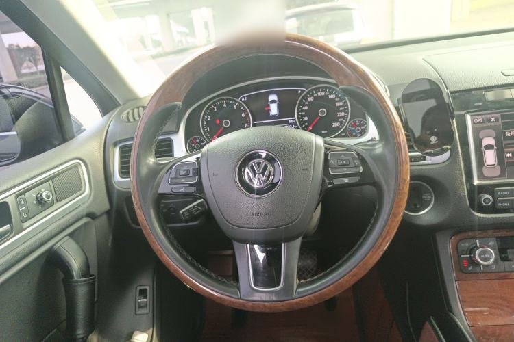 Used Volkswagen Touareg 2011 3.0 TSI High-End Version Steering Wheel