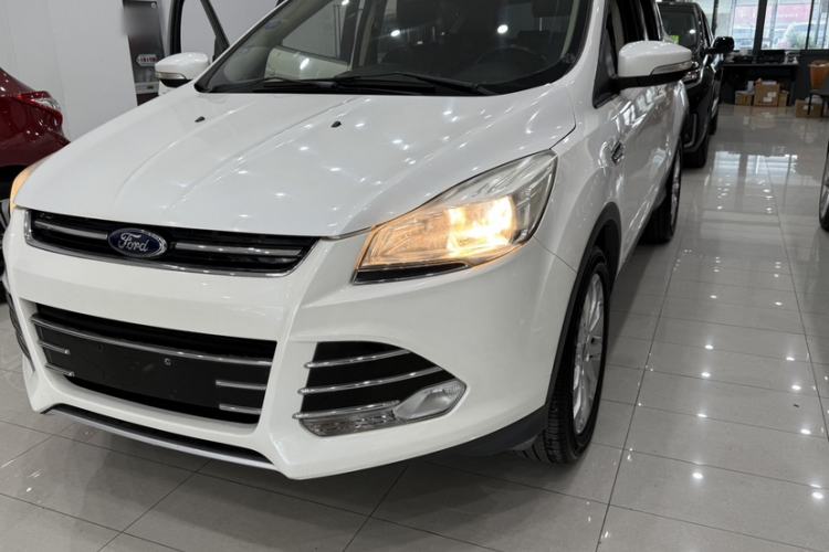 Used Ford Kuga 2013 1.6L GTDi Two-Wheel-Drive Trend Model Left Front Headlight