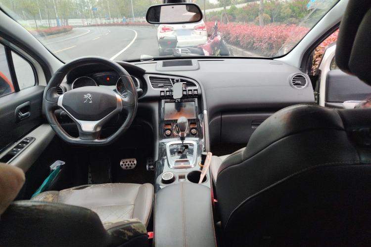 Used Peugeot 3008 2015 1.6THP Automatic Prestige Edition Center Console