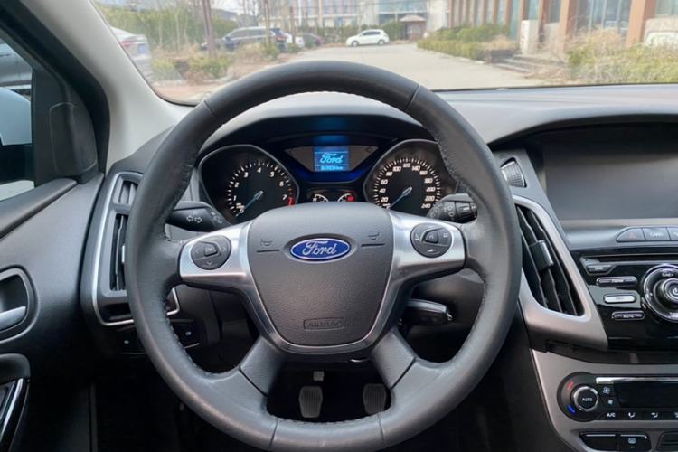 Used Ford Focus 2012 Hatchback 1.6L Manual Fashion Edition
