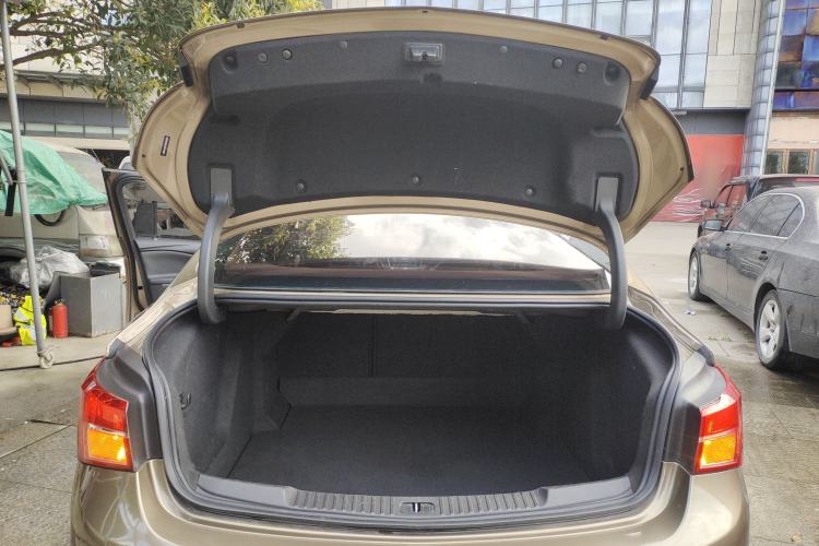 Used Buick Verano 2017 Sedan 20T Dual-Clutch Leading Model Trunk