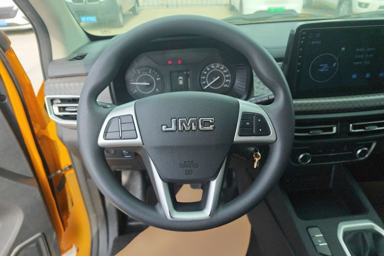 Used JMC Baodian 2023 2.5T Diesel Two-Wheel Drive Comfort Edition Flat-Base Cargo Bed Long Wheelbase JX4D25A6L Steering Wheel