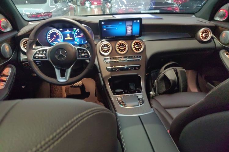 Used Mercedes-Benz GLC 2022 Refreshed GLC 300 L 4MATIC Dynamic Edition Center Console