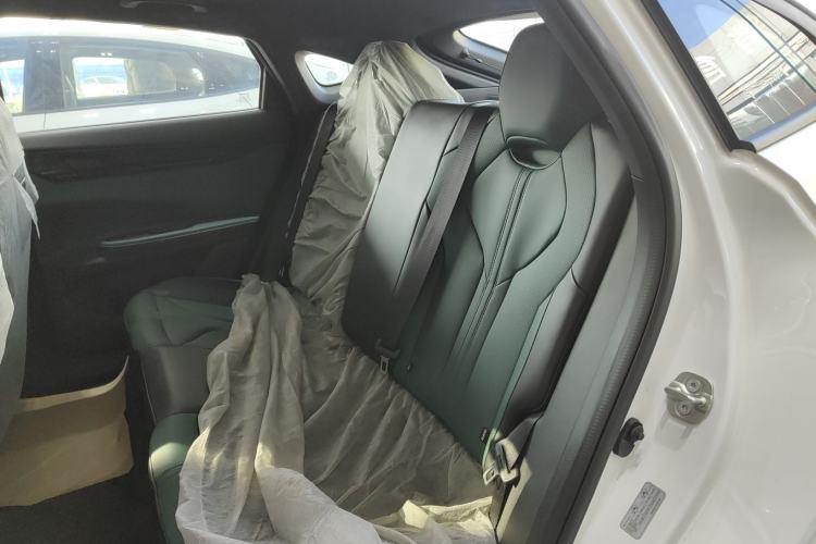 Used Changan UNI-V iDD 2024 Blue Whale Smart Electric iDD 136km ZhiKu Model
