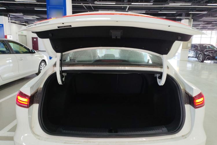 Used Roewe D6 2025 450km Deluxe Edition
