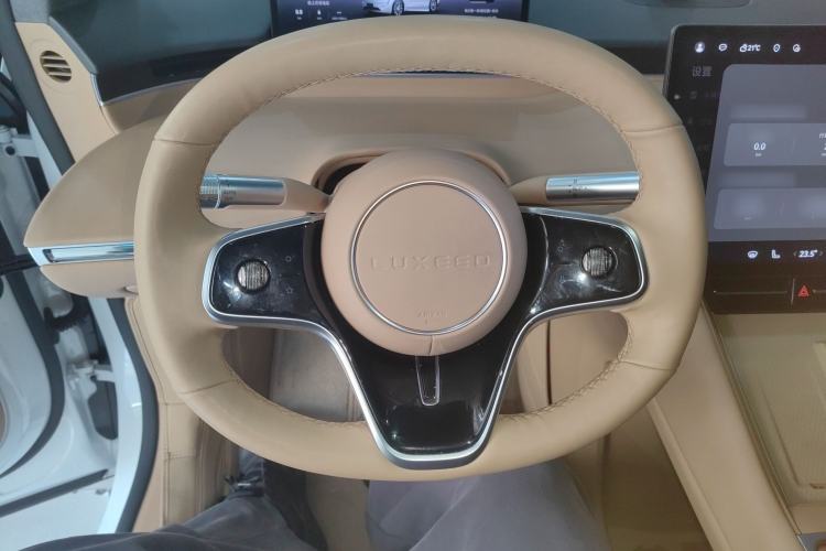 Used Hima Luxeed R7 2024 All-Electric 802 km Max
