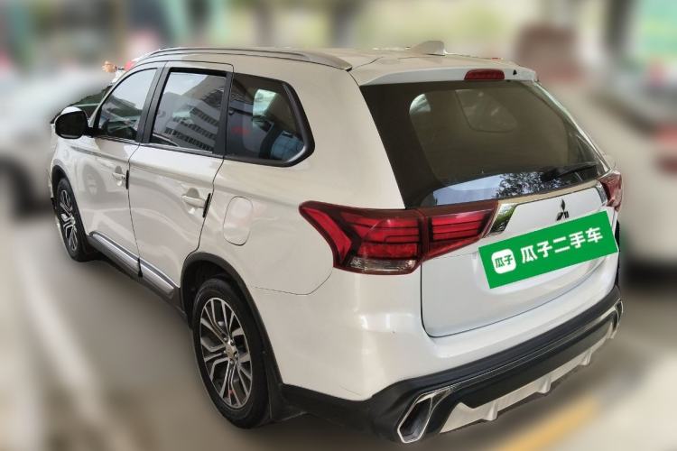 Used Mitsubishi Outlander 2018 2.0L Two-Wheel Drive Glory Edition 5 Seats Rear Left 45 Deg