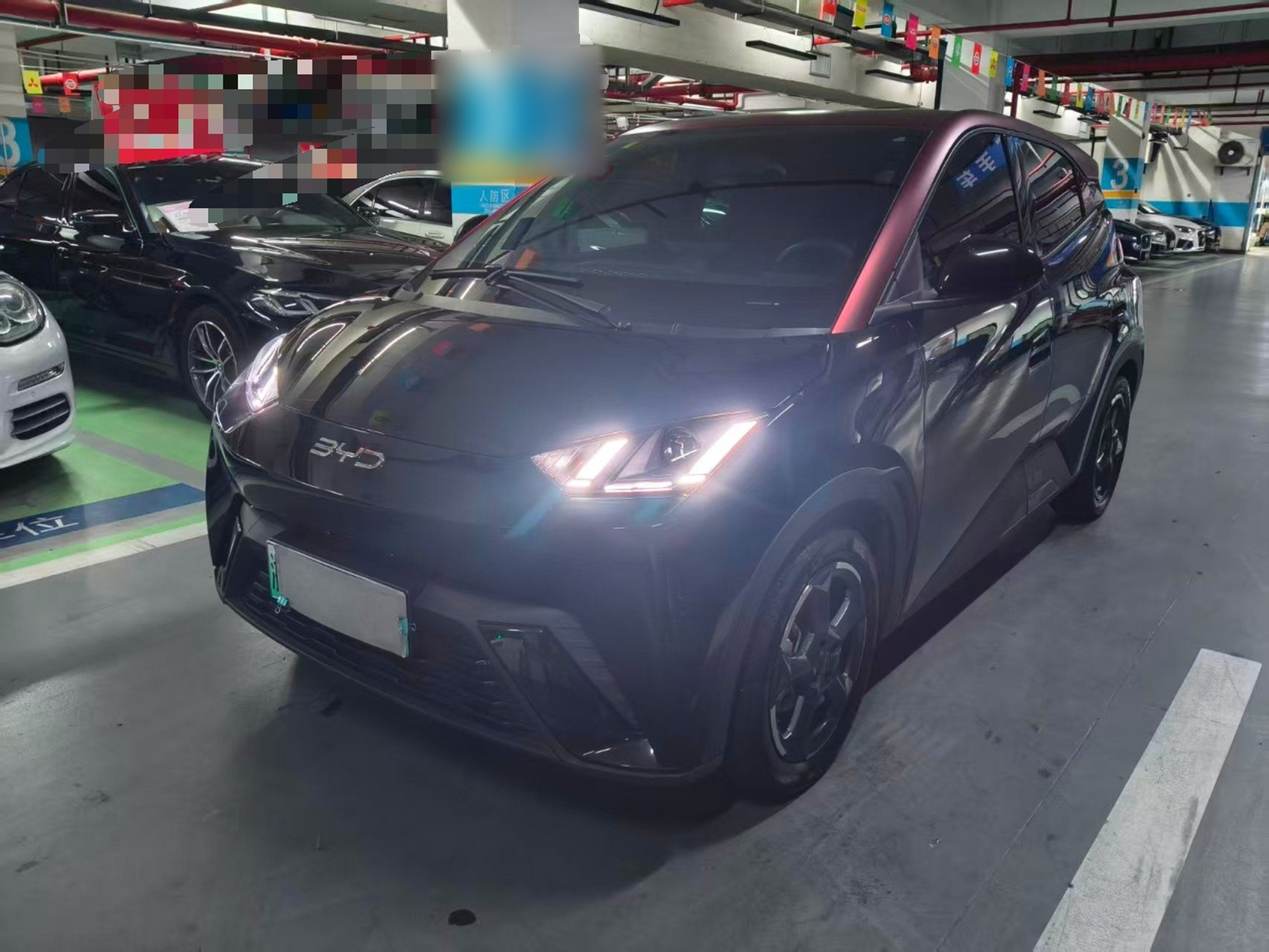 Под передней частью автомобиля