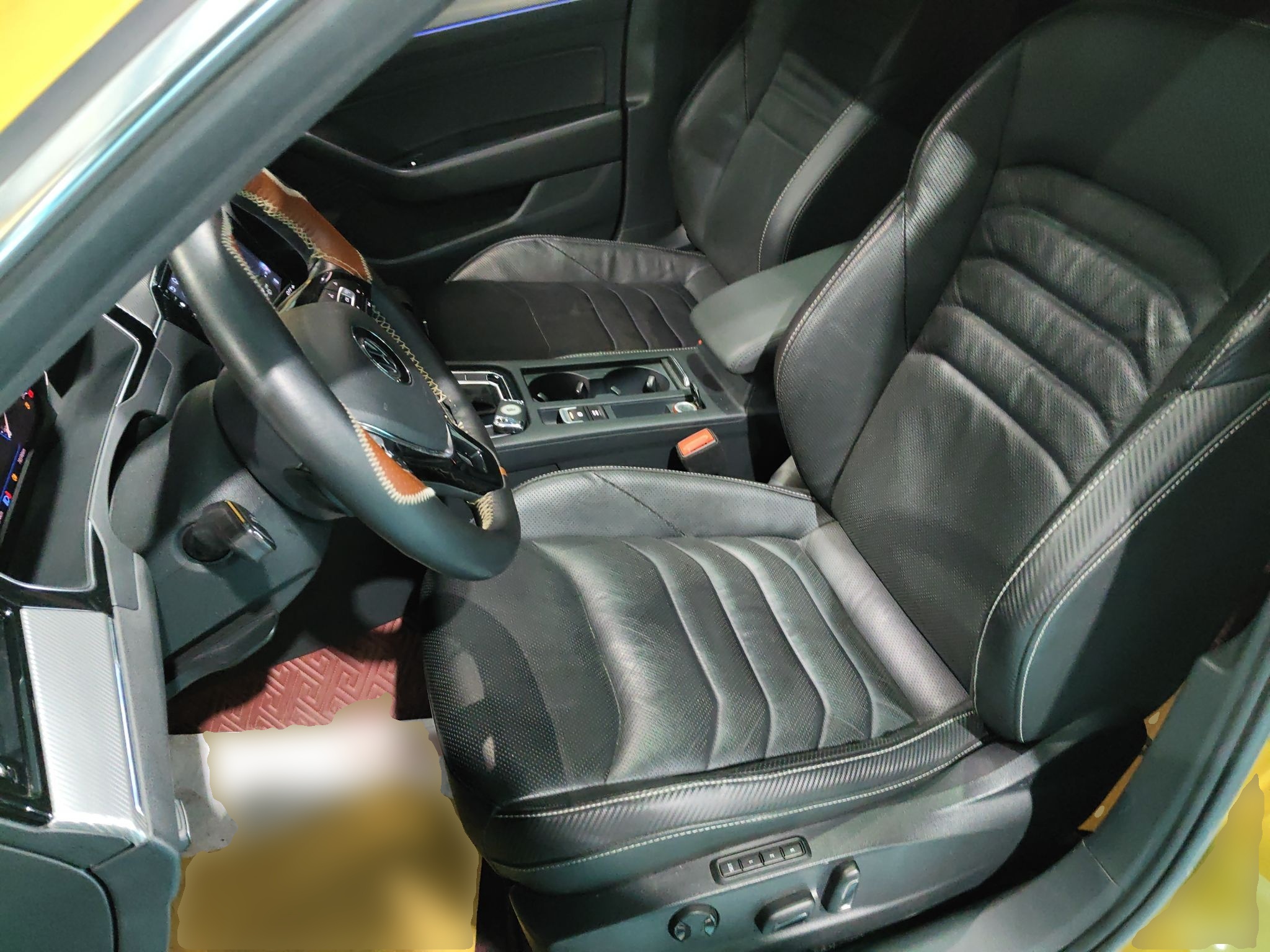 Переднее сиденье в автомобиле