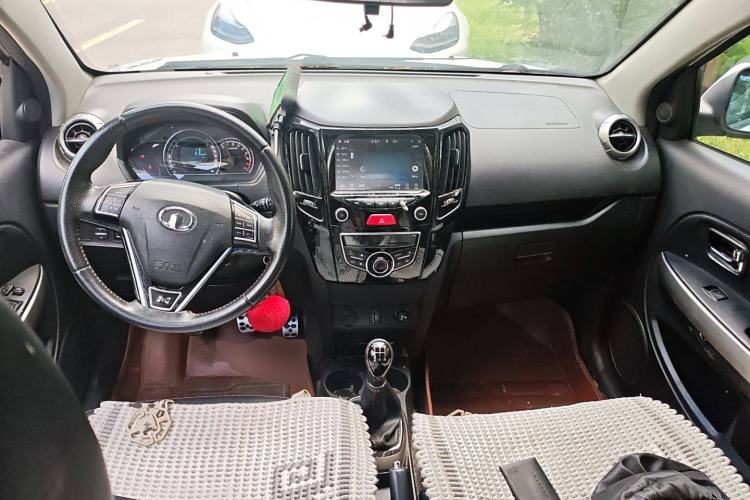 Used Great Wall M4 2014 1.5L Manual Luxury Model Center Console
