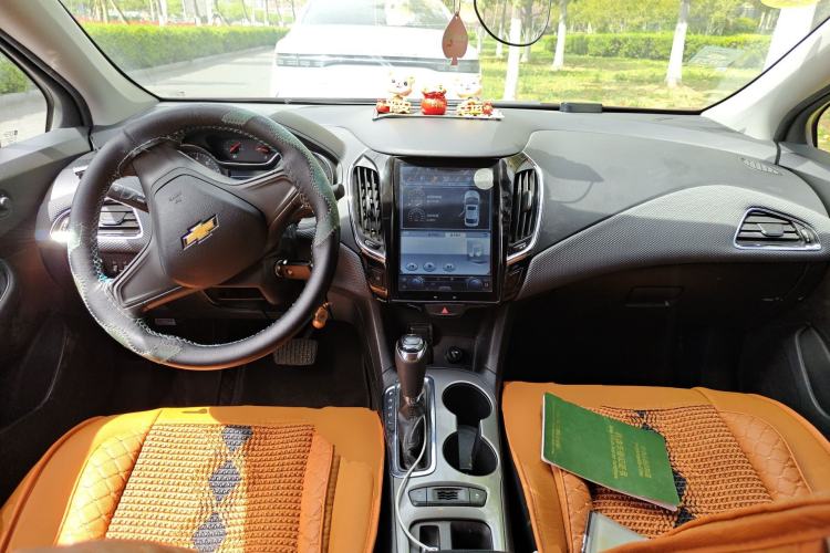 Used Chevrolet Cruze 2017 1.5L Automatic Pioneer Sunroof Edition Center Console