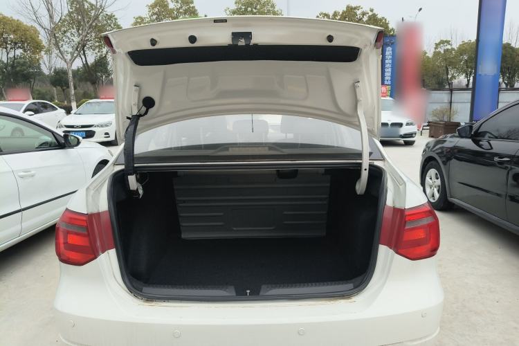 Used Volkswagen Jetta 2015 Value Edition 1.6L Automatic Fashion Version
