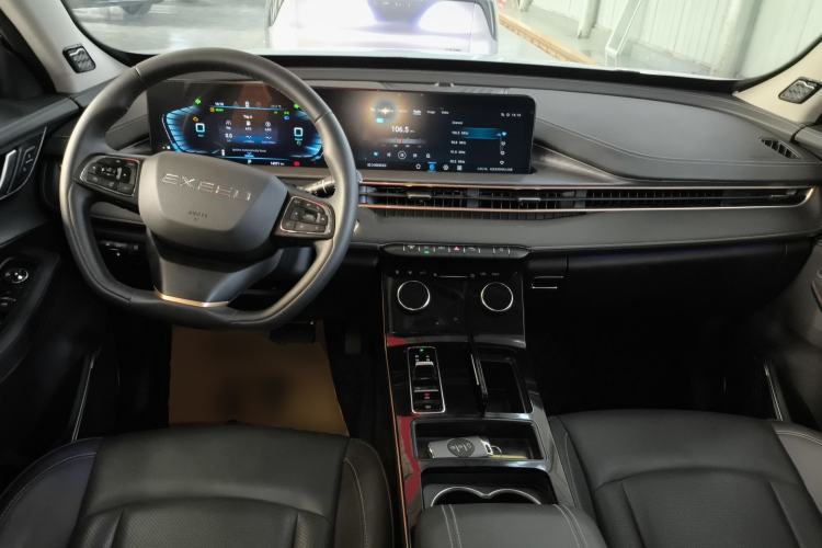 Used EXEED Zhuifeng C-DM 2022 1.5 TCI-DHT 105 km "Chengfeng Qi" Edition Center Console