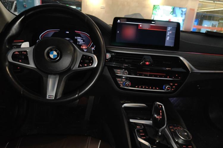 Used BMW 5 Series 2019 Facelifted 530Li Leading Edition M Sport Package