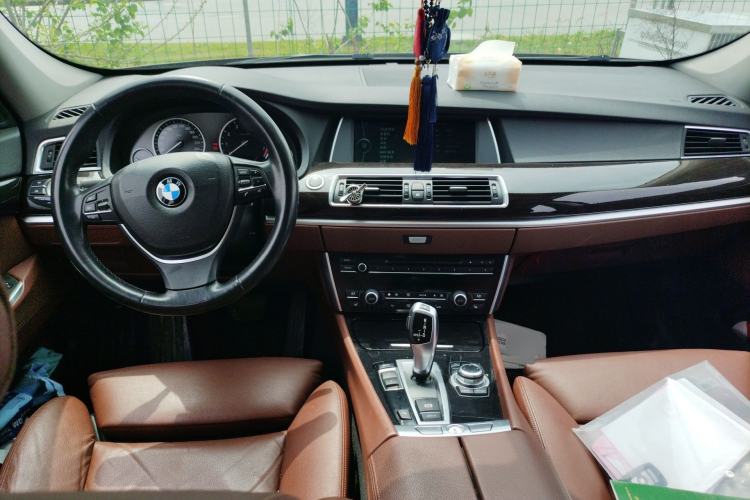 Used BMW 5 Series GT 2010 535i Leading Model Center Console