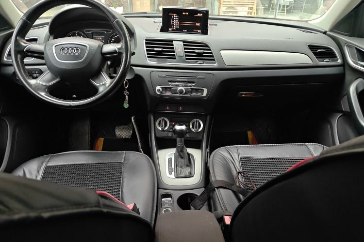 Used Audi Q3 2013 35 TFSI Ambition Edition Center Console