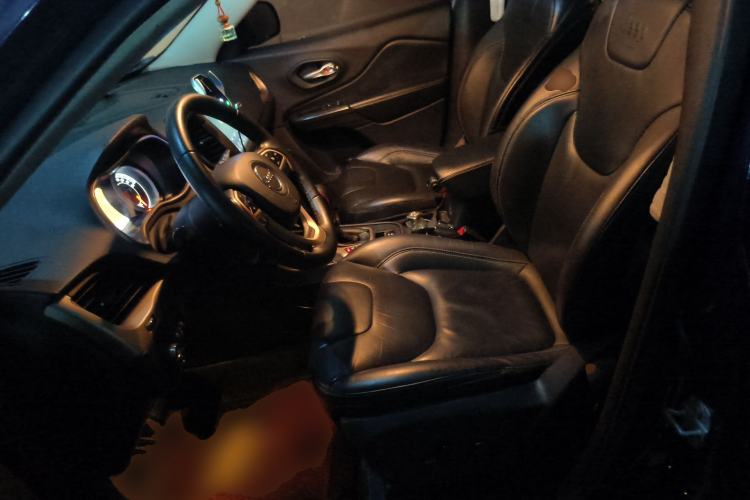 Used Jeep Cherokee 2016 2.0L Superior Edition
