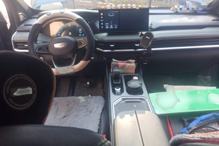 Used Geely Auto Haoyue L 2023 2.0T DCT Prestige Edition Center Console