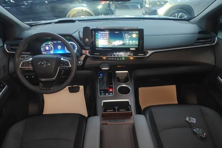 Used Toyota Granvia 2024 2.5L Hybrid Prestige PLUS Edition
