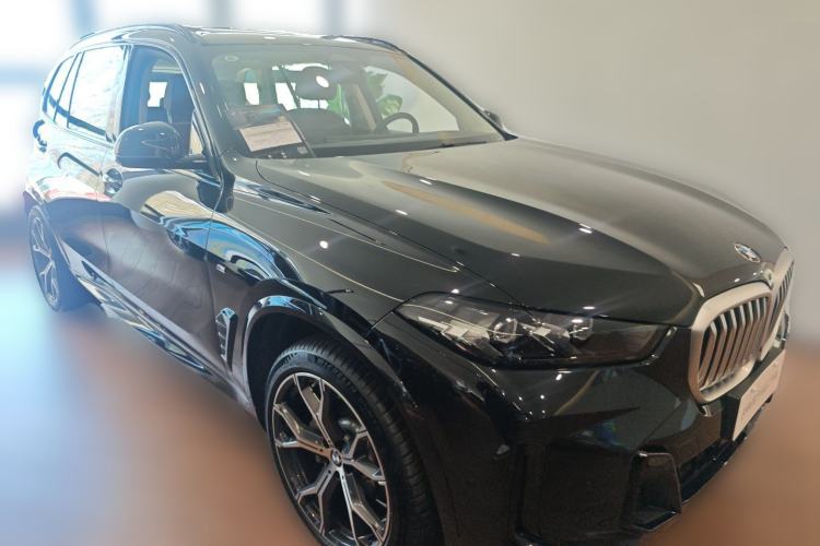 Used BMW X5 2025 Model, xDrive 30Li Prestige M Sport Night Package Front Right 45 Deg