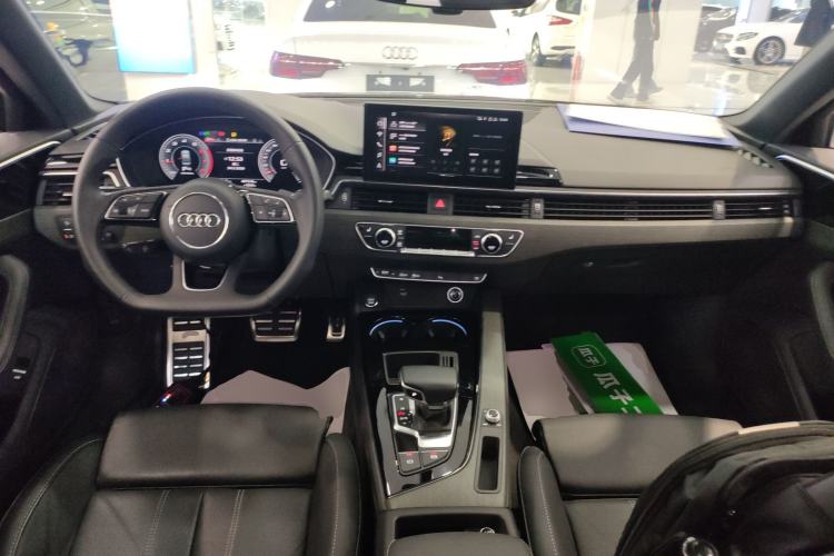 Used Audi A4L 2023 40 TFSI Luxury Dynamic Model Center Console