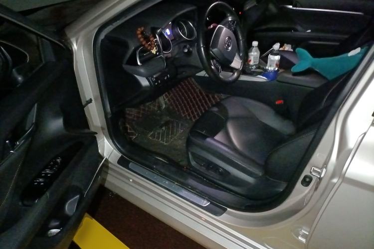 Used Toyota Camry 2019 Dual-Engine 2.5 HG Luxury Edition China V Standard Driver Seat