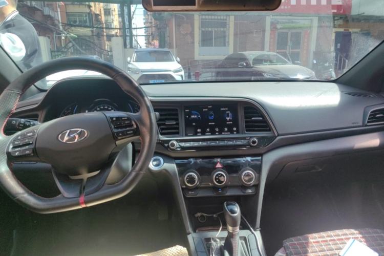 Used Hyundai Elantra (6th Generation / Lingdong) 2019 1.4T Dual-Clutch Xuan Dong · Dynamic Model Center Console