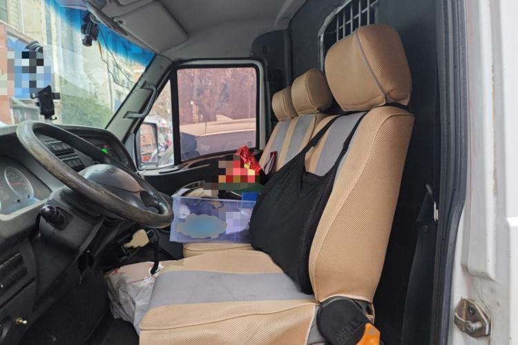 Used Iveco Power Daily 2013 2.8T-V36 Box Truck Left Rear Seat