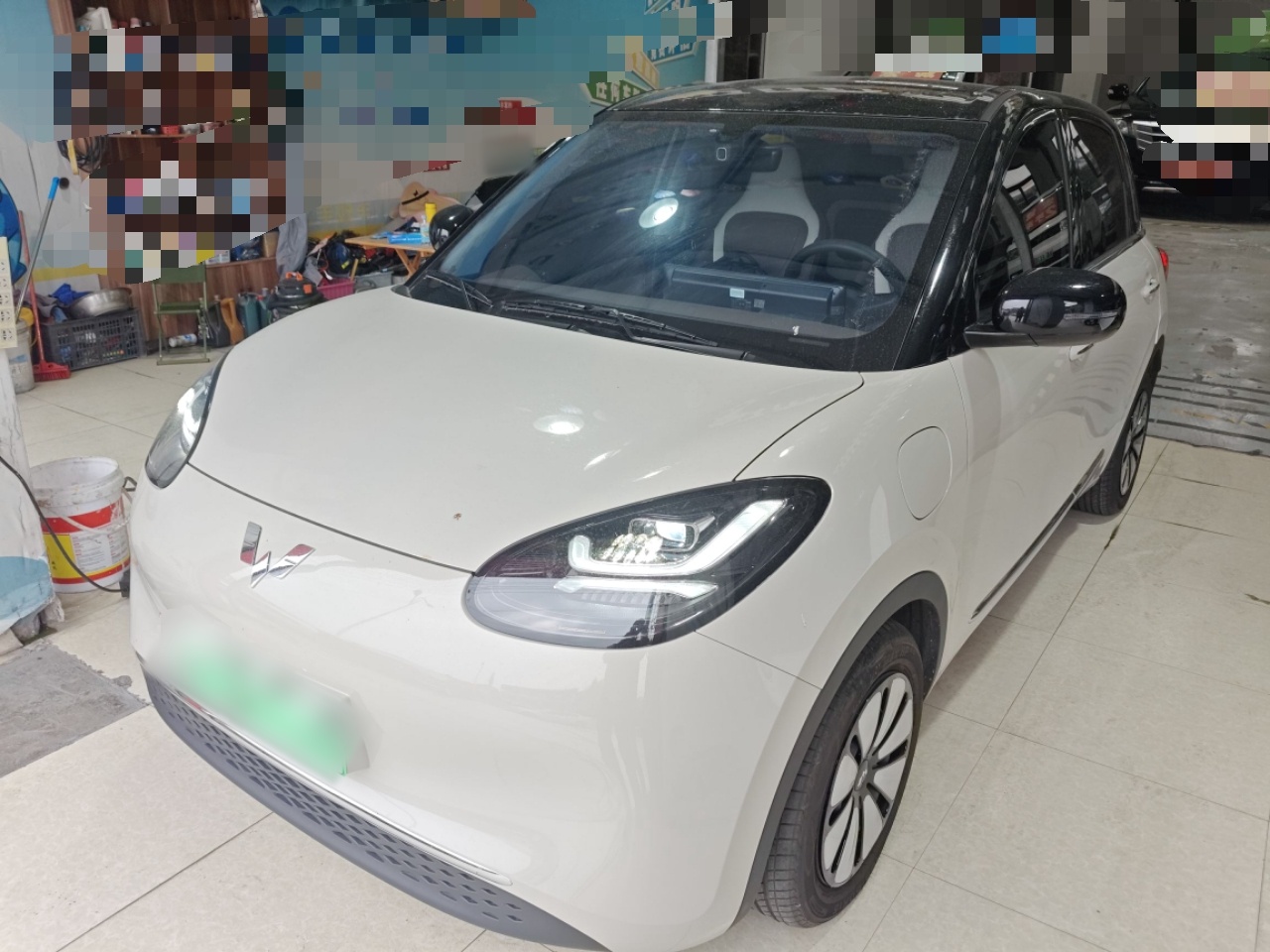 Под передней частью автомобиля