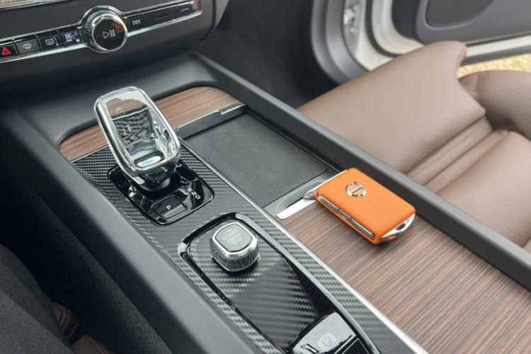 Used Volvo XC60 2023 B5 4x4 Smart Luxury Edition