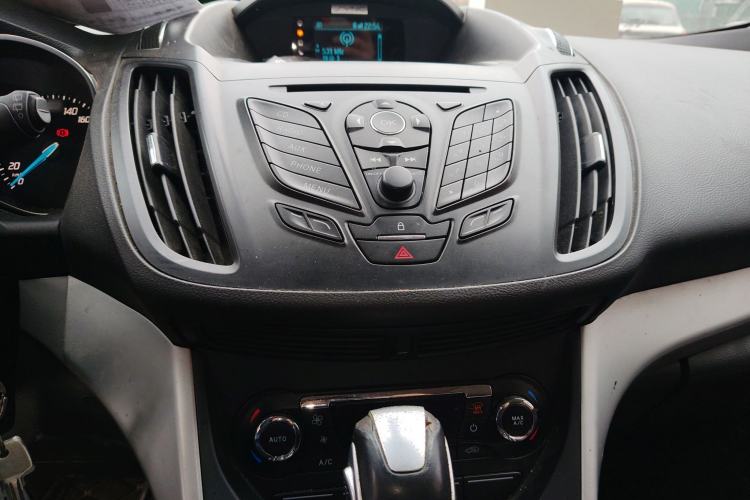 Used Ford Kuga 2015 1.5L GTDi Two-Wheel Drive Fashion Edition Audio And AC Panel