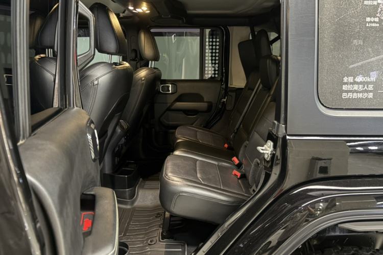 Used Jeep Wrangler 2019 2.0T Sahara Four-Door Version China VI Emission Standard
