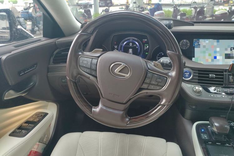 Used Lexus LS 2018 500h Executive Edition China VI