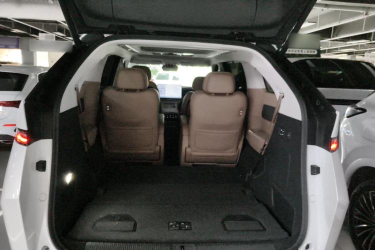 Used XPeng X9 2025 740 Ultra-Long Range Max
