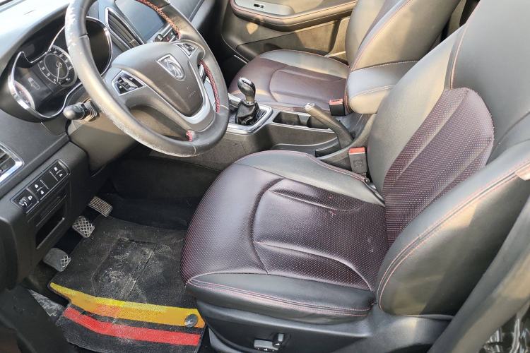 Used Baojun 560 2015 1.8L manual luxury version
