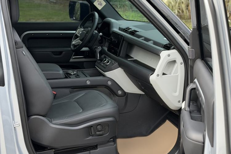 Used Land Rover Defender 2023 Facelift 90 3.0T P400 XS
