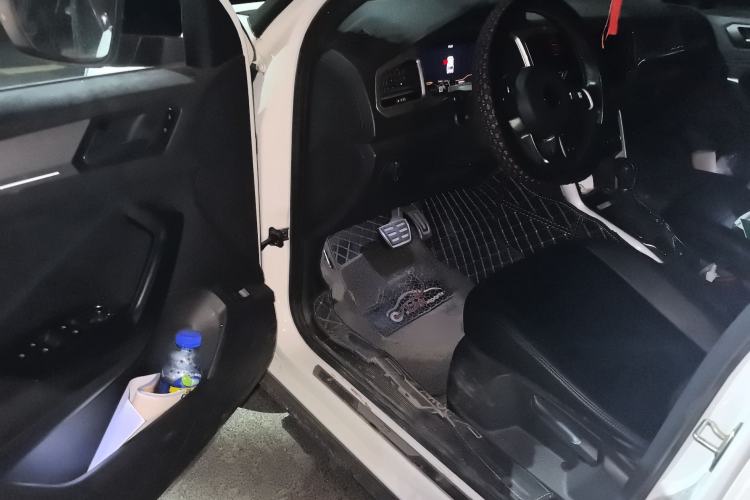 Used Volkswagen T-ROC 2021 280TSI DSG Two-Wheel Drive R-Line Pro Connected Version
