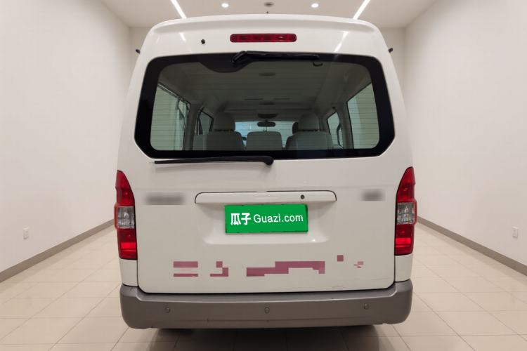 Used Jinbei Hiace 2014 2.0L Luxury Version V19
