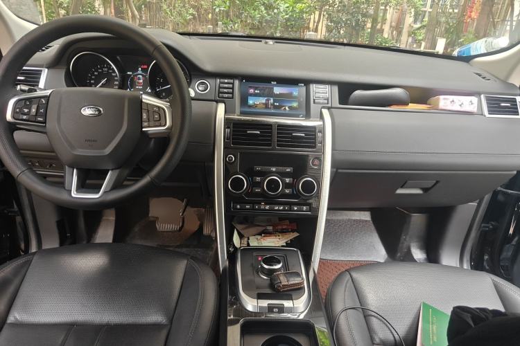Used Land Rover Discovery Sport 2019 240 PS SE Version China VI Standard Center Console
