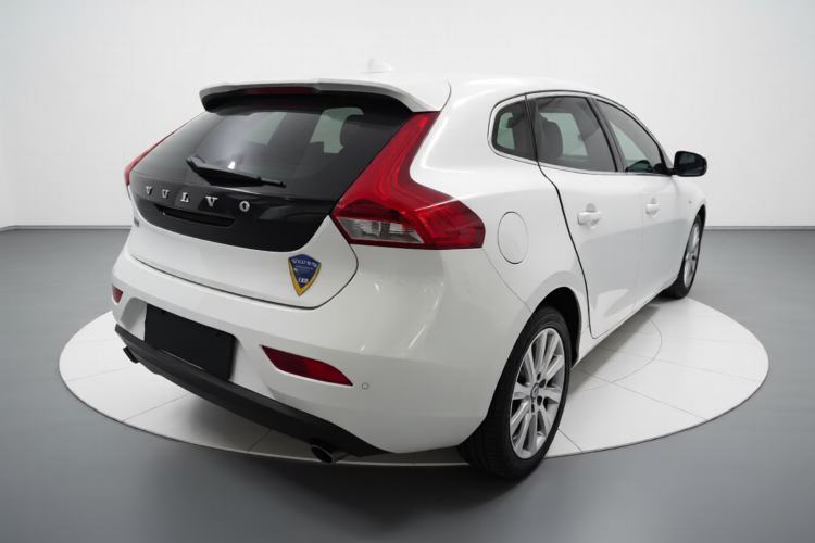 Used Volvo V40 2015 1.6T Zhiya Edition
