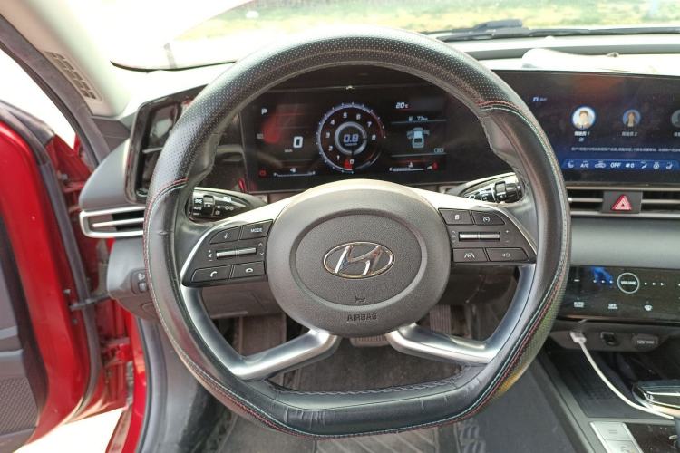 Used Hyundai Elantra 2021 1.5L CVT LUX Prestige Edition Steering Wheel