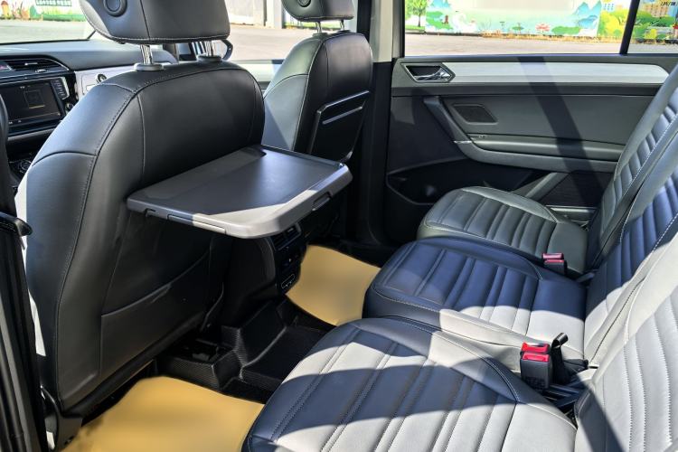 Used Volkswagen Touran 2018 Volkswagen Touran L 280TSI DSG Boundary Edition 7 Seats China VI Standard Interior 9