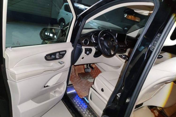Used Mercedes-Benz V-Class 2018 V 260 Avantgarde Edition China VI Driver Seat