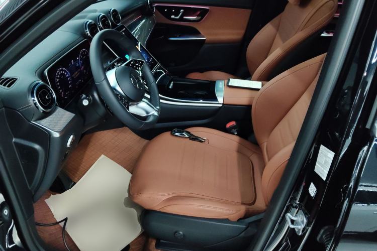 Used Mercedes-Benz GLC 2025 GLC 260 L 4MATIC Dynamic Edition Left Front Seat