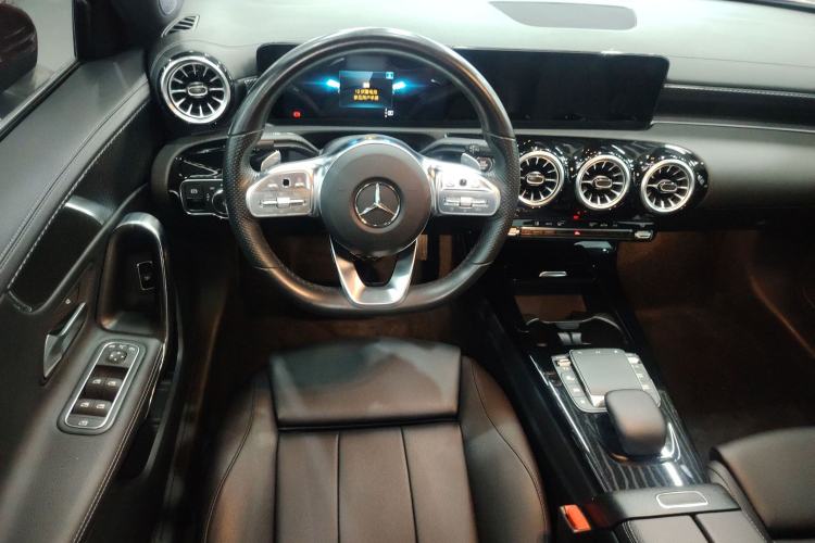 Used Mercedes-Benz A-Class 2022 Restyled A 200 L Sport Sedan Fashion Version Steering Wheel